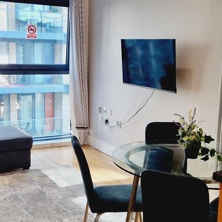 Luxury Waterside Apartment Canary Wharf Лондон Екстериор снимка