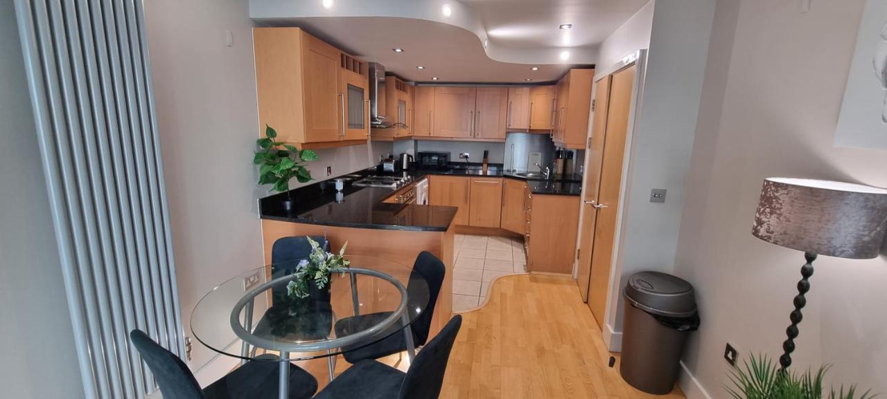 Luxury Waterside Apartment Canary Wharf Лондон Екстериор снимка